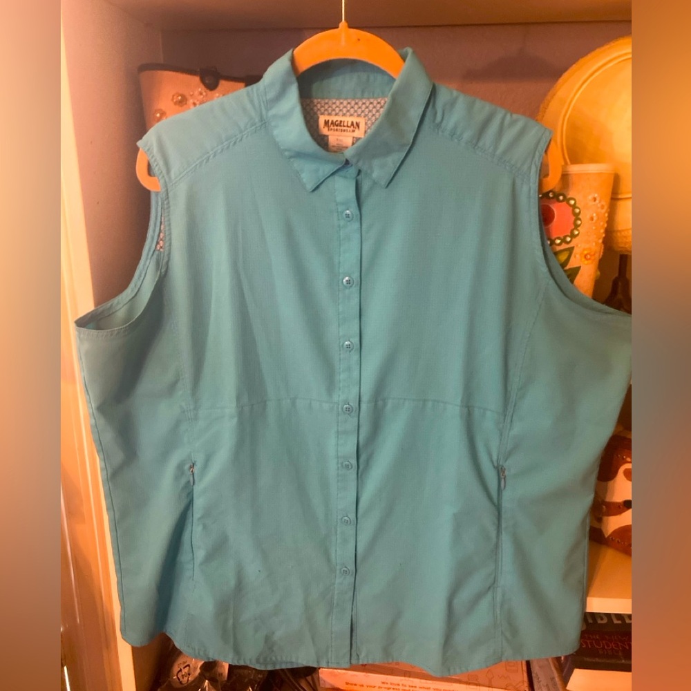 Women’s Magellan Sleeveless Fishing Shirt